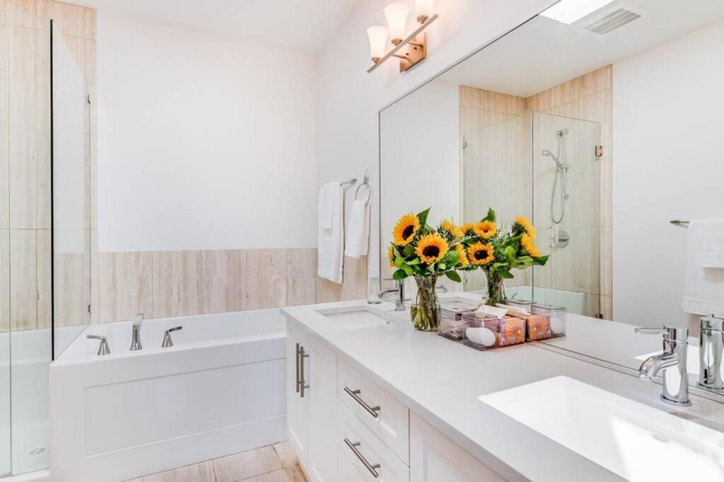 Cedar Hill Sunlit Stay - Bright Spacious & Modern Victoria Exterior foto
